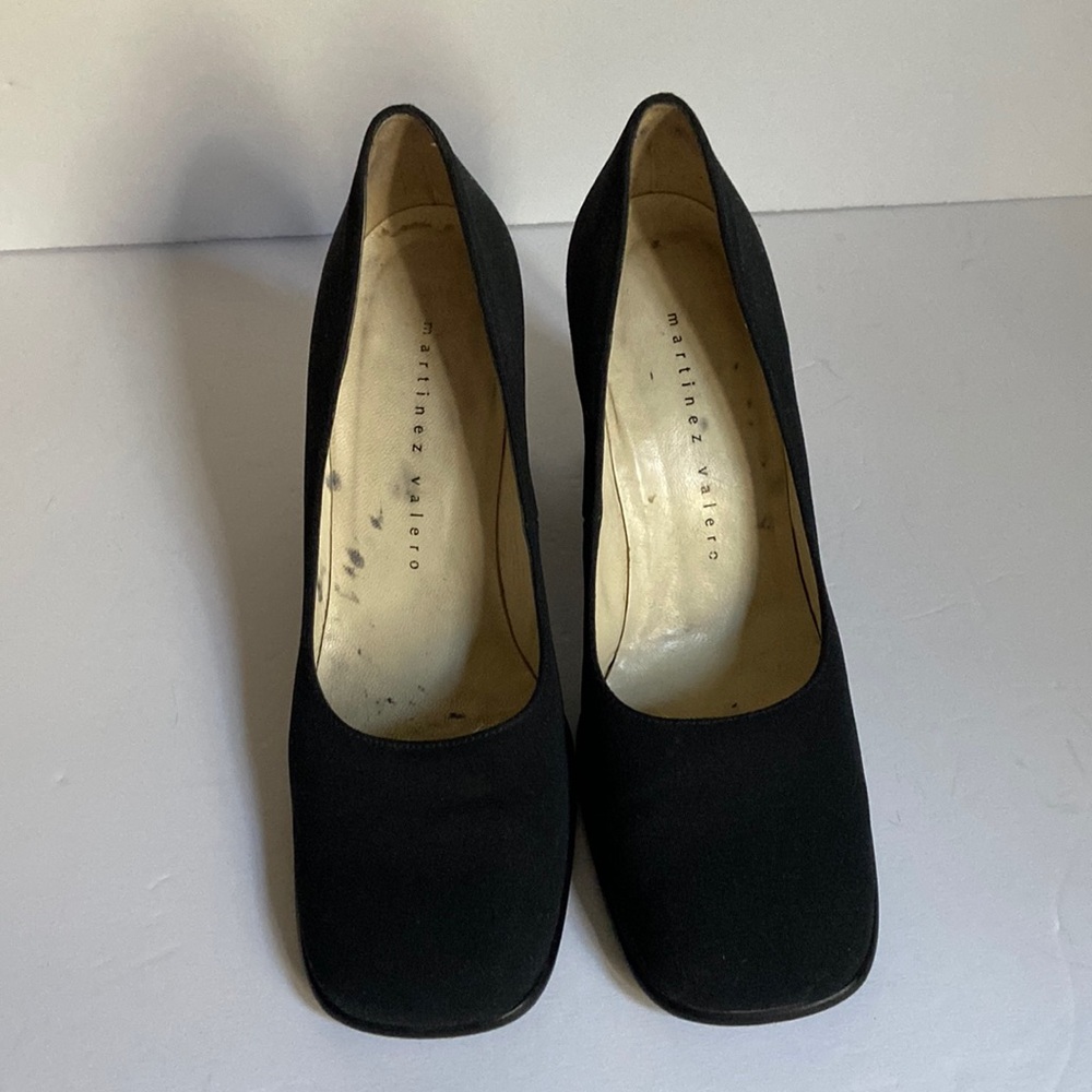 Vintage 1990s Martinez Valero Black Pumps